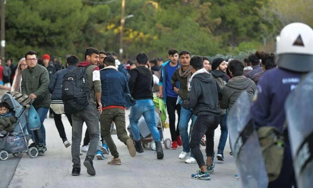 Δείτε σε βίντεο μετανάστες να σουλατσάρουν ανενόχλητοι σε Αλεξανδρούπολη, Μεγάλο Δέρειο